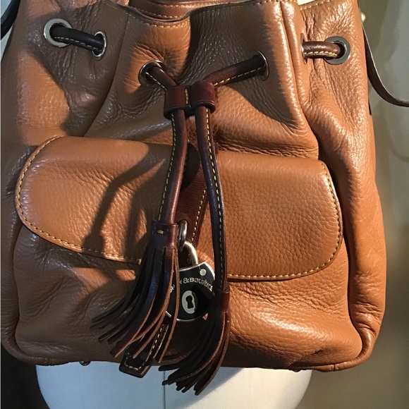 Woman’s Dooney and Bourke shoulder bag R - Picture 2 of 12